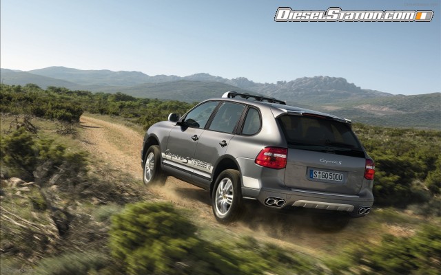 Porsche CayenneS 2010 Widescreen Picture #2 Porsche CayenneS 2010 Widescreen Picture #2